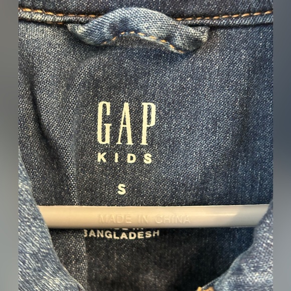 NWT Kids GAP Softest Denim Jacket. Size 6-7. - Picture 5 of 6